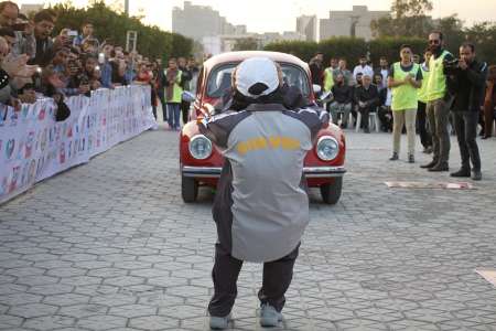 Iranian teenage girl pulls 3 cars with teeth