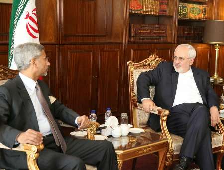 Zarif underlines removal of obstacles in way of Iran-India banking cooperation