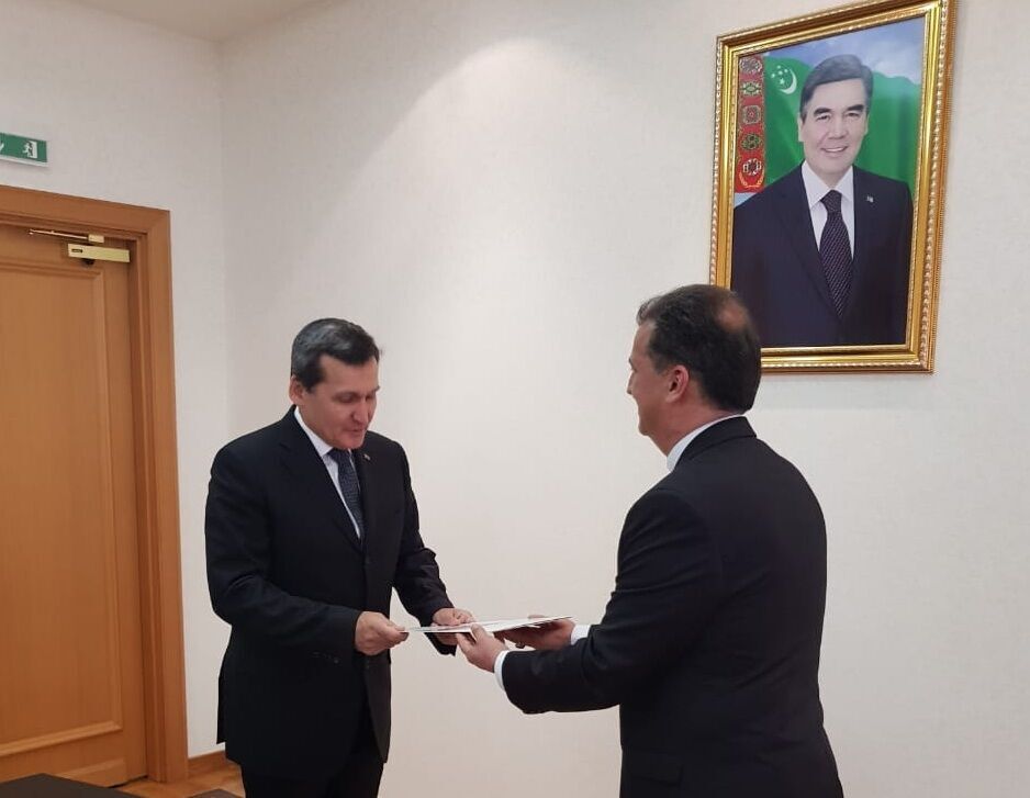 Iran’s new envoy presents credentials to Turkmen foreign minister