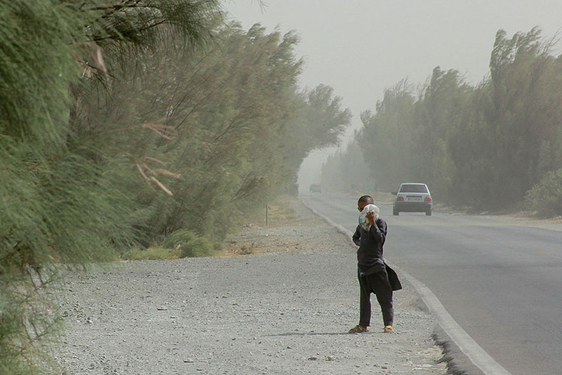 Sandstorm injures 145 in SE Iran