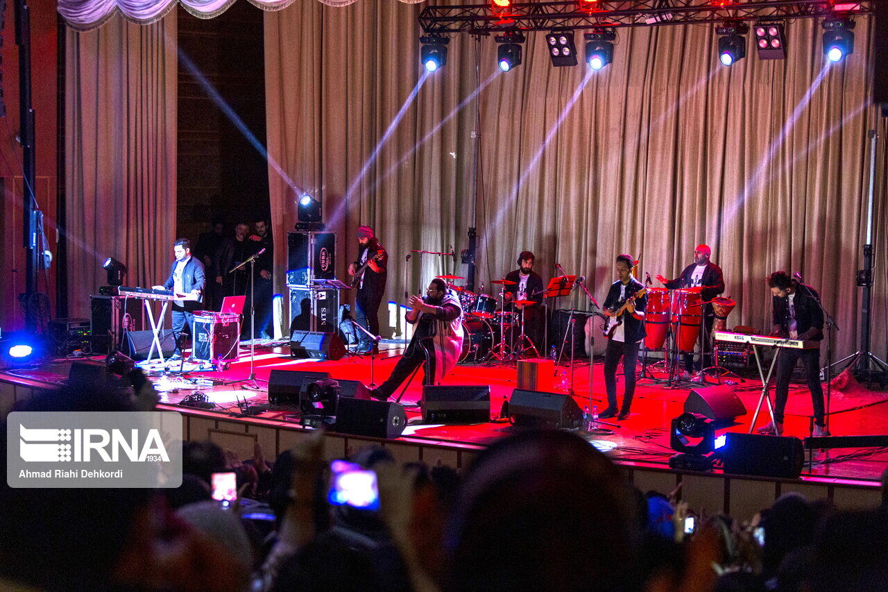 Singer, Reza Sadeqi, stages concert in west Iran