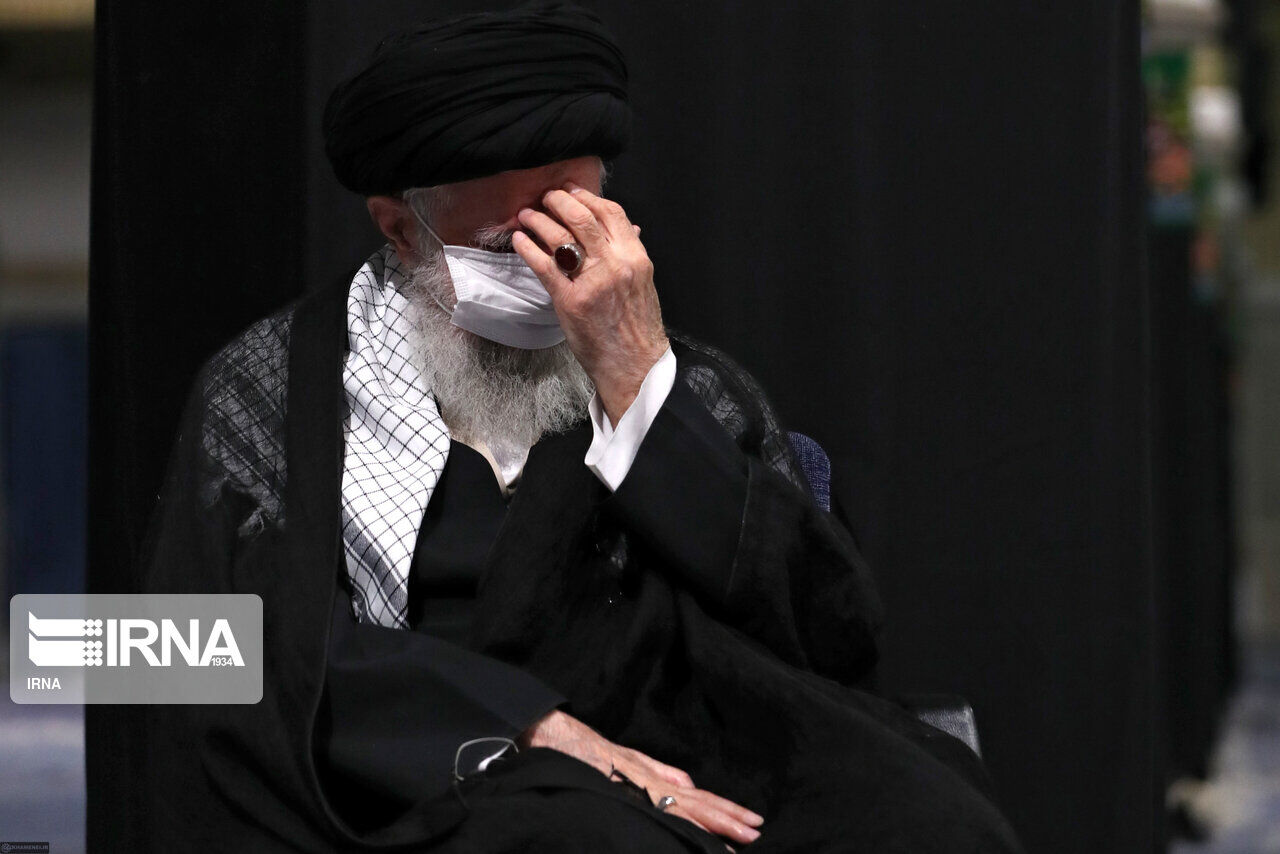 Leader mourns Arbaeen in person