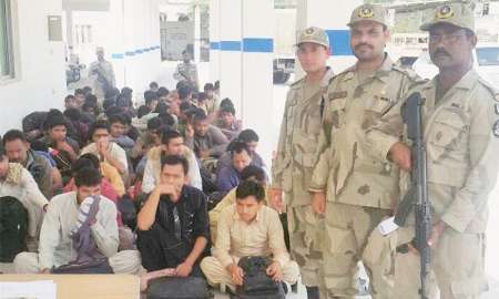 Iran hands over 125 deportees to Pakistan