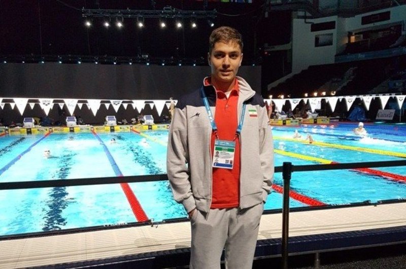 Iranian breaks nat'l record in world's swimming contests