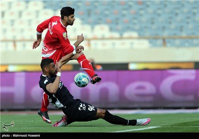 Iran Professional League: Esteghlal Held, 10-Man Persepolis Wins