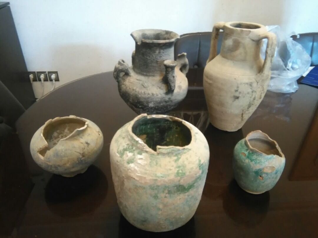 Antique earthenware, old coins discovered in eastern Iran