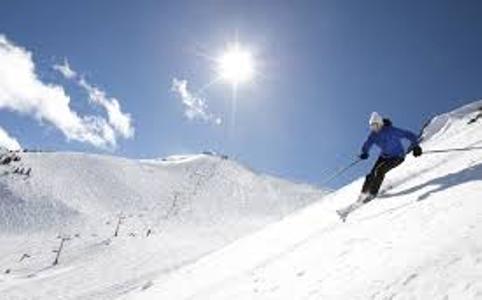 Charity Alpine Ski contest held in Iran