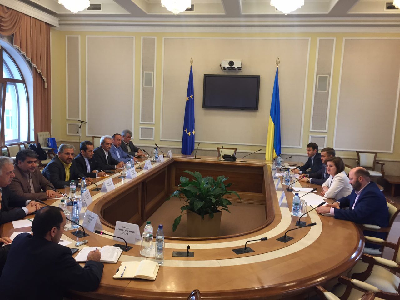 Iran, Ukraine review developing economic ties