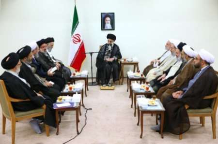 Leader calls for setting up strategic research center for promoting theological schools