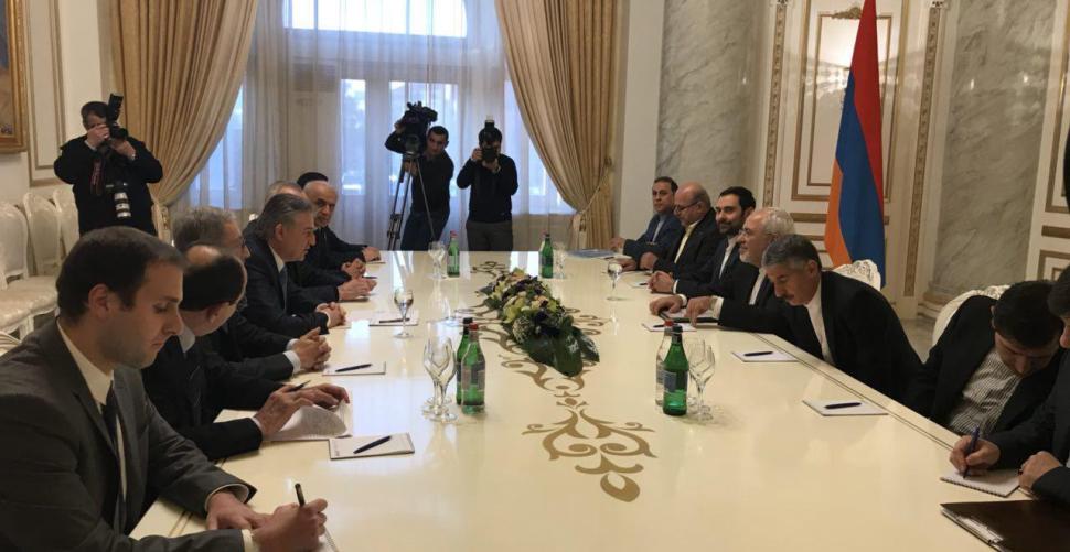 Zarif discusses mutual cooperation with Armenian PM