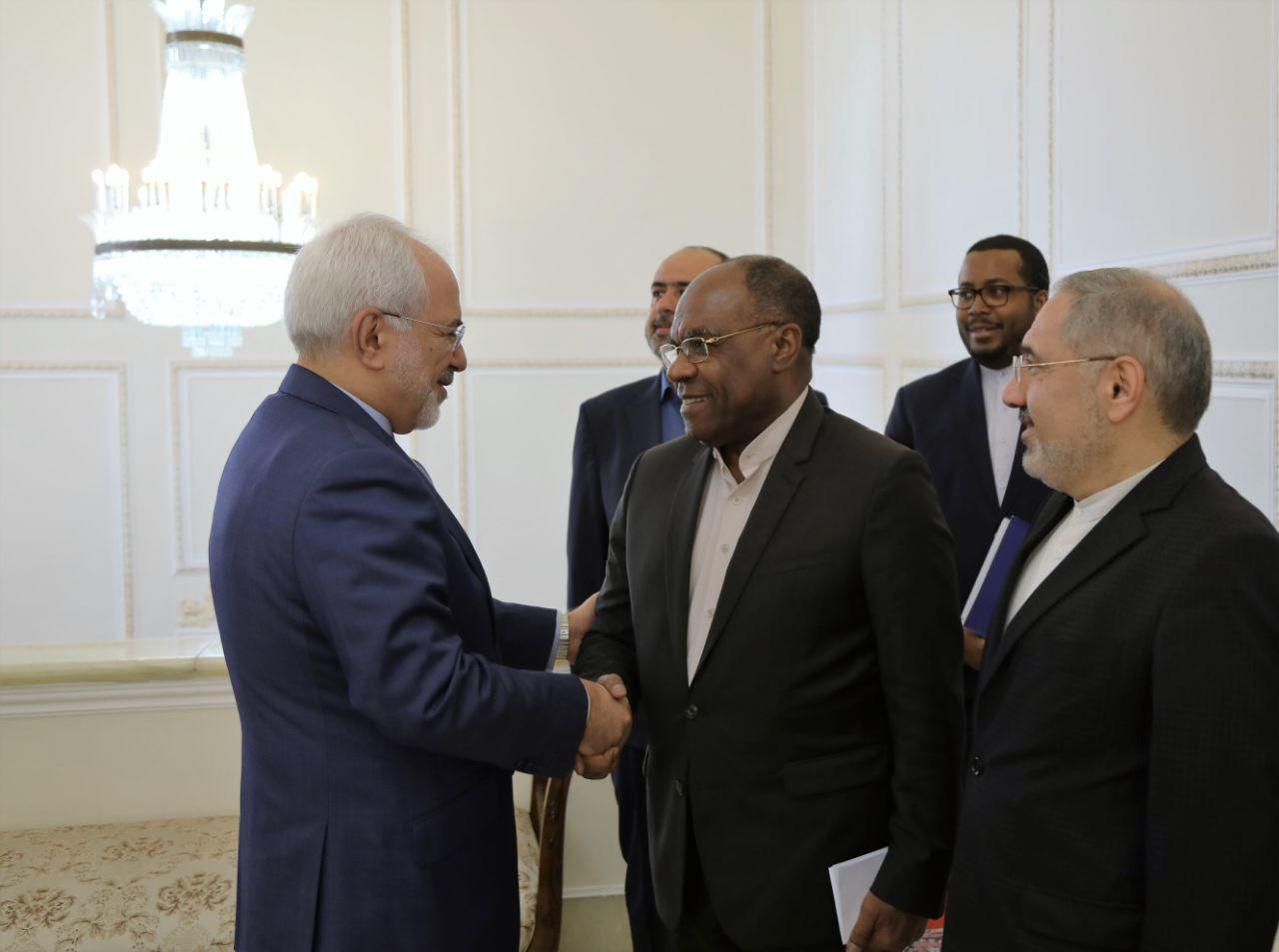 FM discusses boost of ties with Congo, Madagascar officials