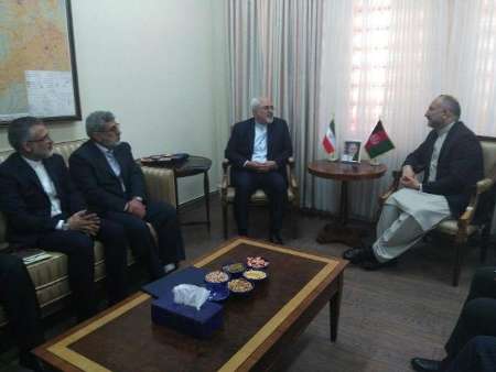 Zarif, Afghan National Security Advisor discuss issues of interest