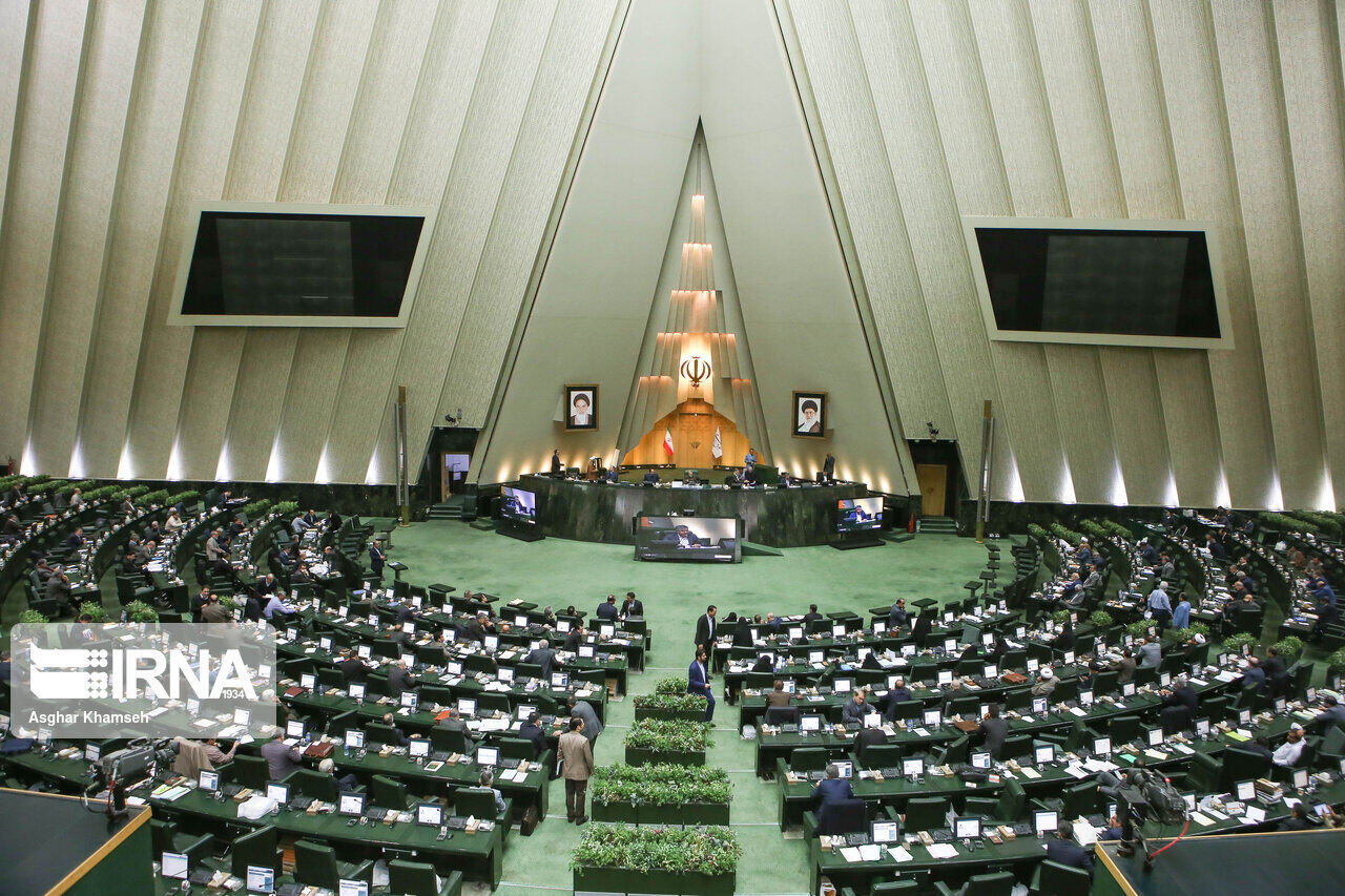 Majlis reaffirms Azarbaijan’s love to motherland, Leader, Revolution