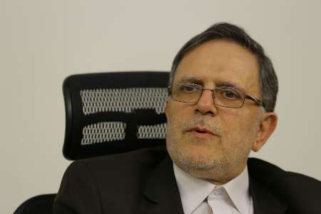 Iran says banking problems gradually resolving