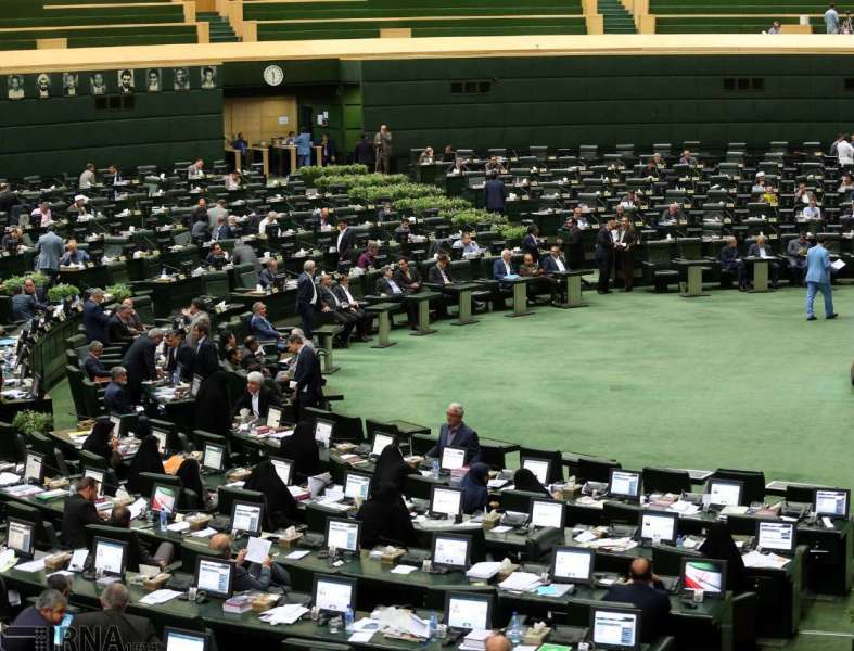 Iran parliament reviews economic conditions