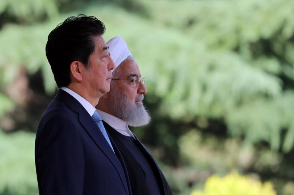 Rouhani, Abe hold private talks in Japan