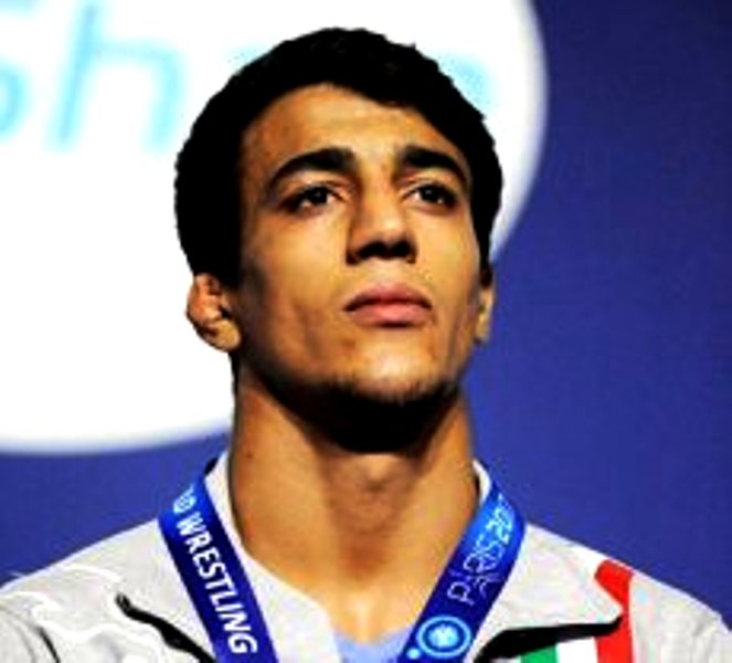 Iranian wrestler tops in 77kg weight category