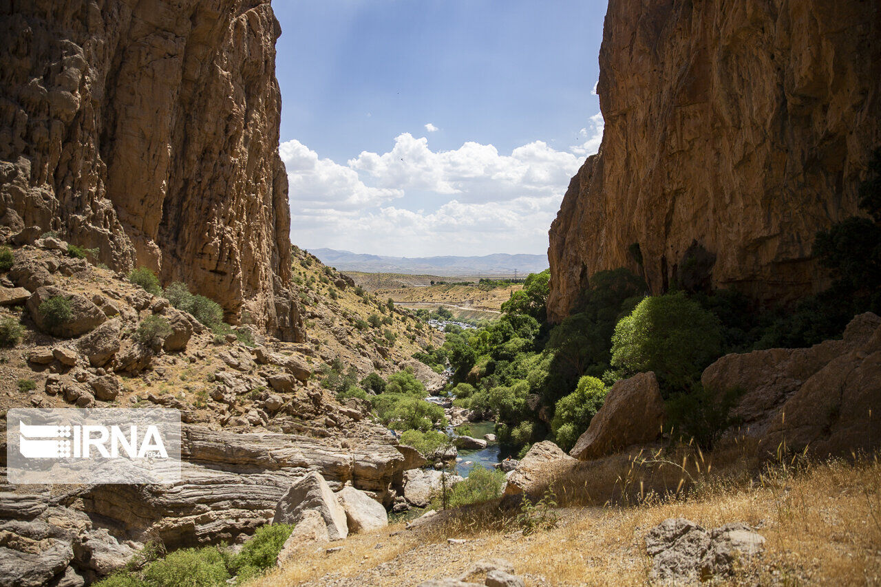 “Tang-e-Boragh” Valley Beauties In Iran’s Eghlid County