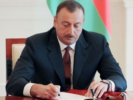 Azeri president pardons inmates including four Iranians