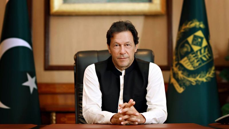 Pakistan PM calls for further strengthening of ties with Iran