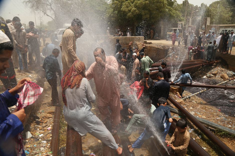 Heat wave kills 65 in Karachi