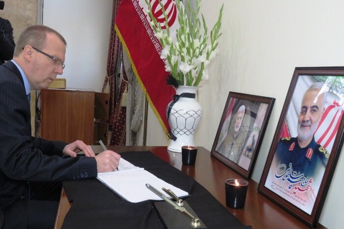 Iran embassy in Pakistan opens condolence book for Gen Soleimani