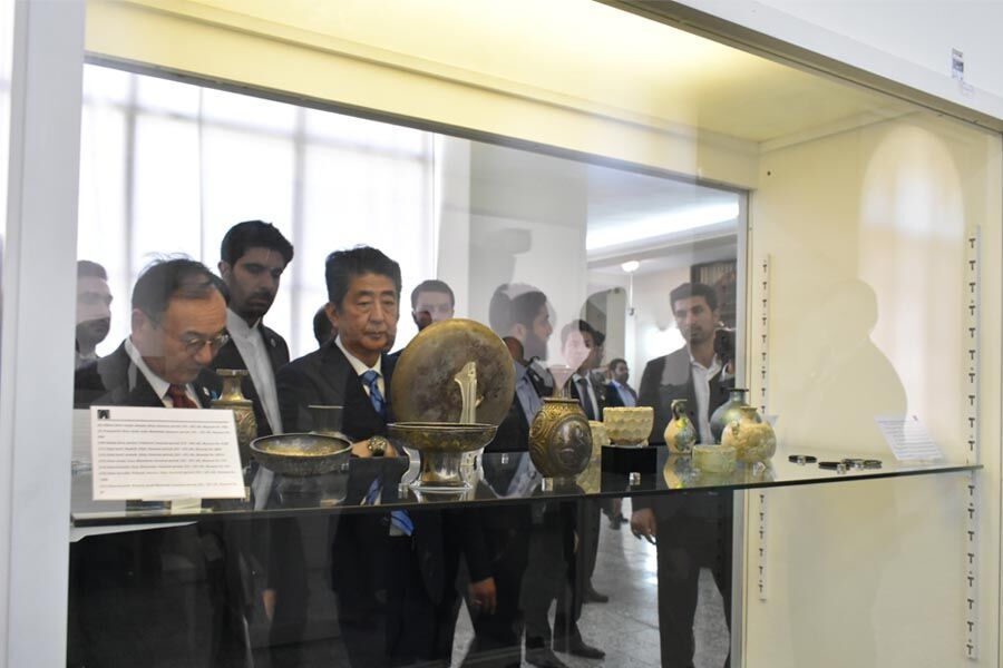 Japan PM visits National Museum of Iran