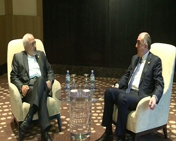 Zarif meets Azeri, Pakistani counterparts in Baku