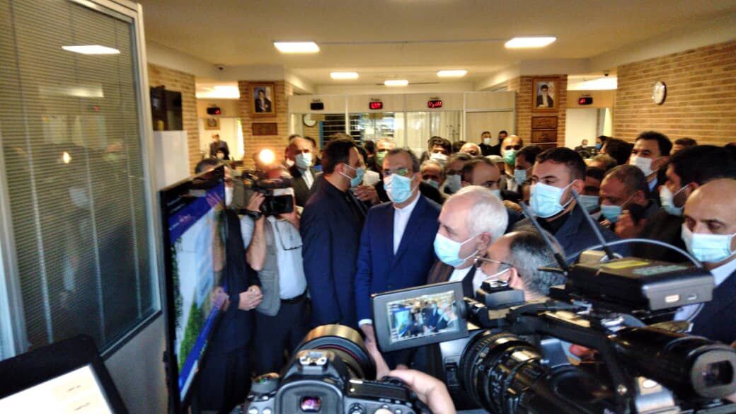 Zarif inaugurates consular services desk at Foreign Ministry