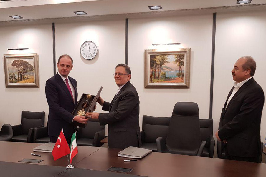 Tehran, Ankara agree on draft document of bilateral swap of rial, lira