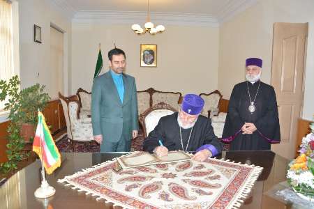 World Armenians leader signs victory anniv. book of Islamic Revolution