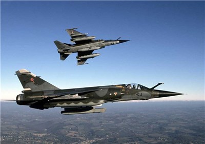 Israeli Air Raids Wound 4 in Gaza
