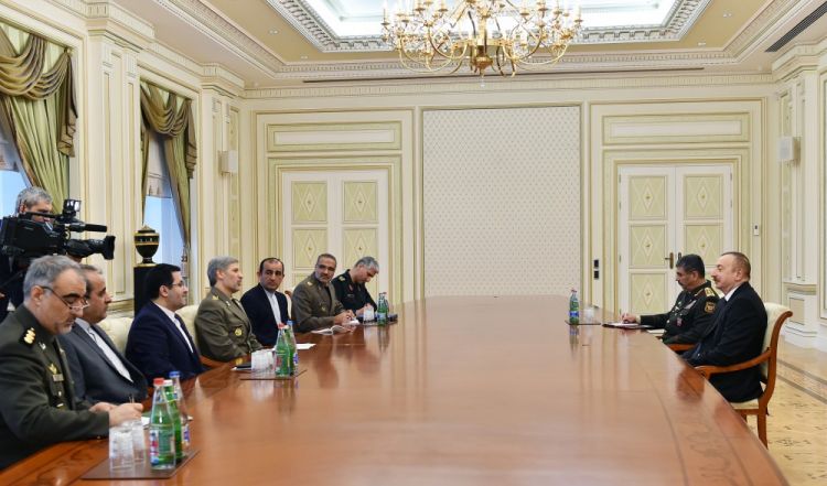 Azeri president, Iranian defense minister discuss issues of interest