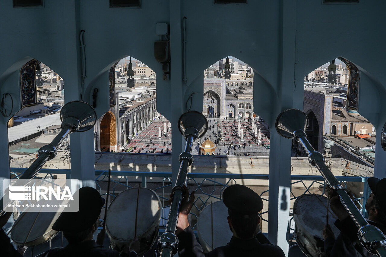 Black flag on dome of Imam Reza (AS) shrine replaced