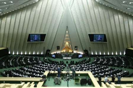 Salehi presents report on nuclear activities to Majlis