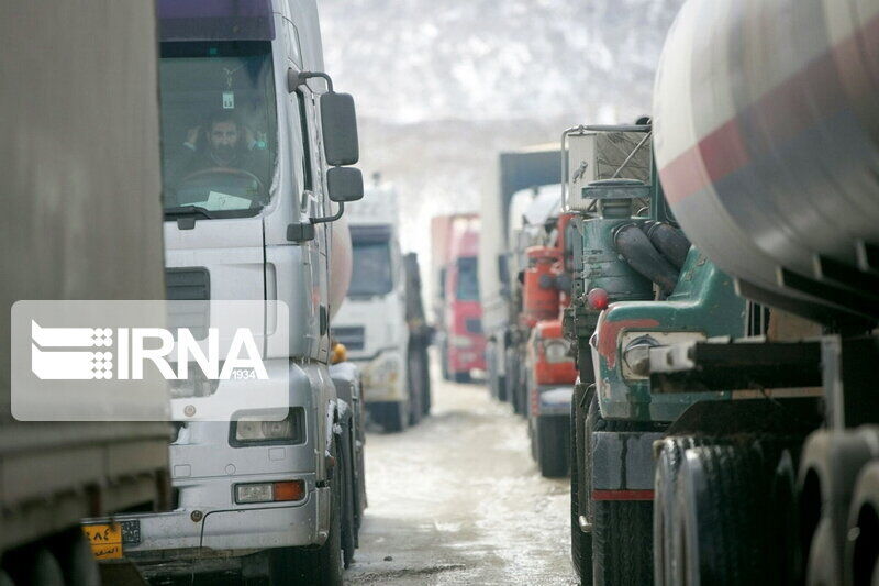 Iraq stops Iranian fuel tankers at Parvizkhan Border  