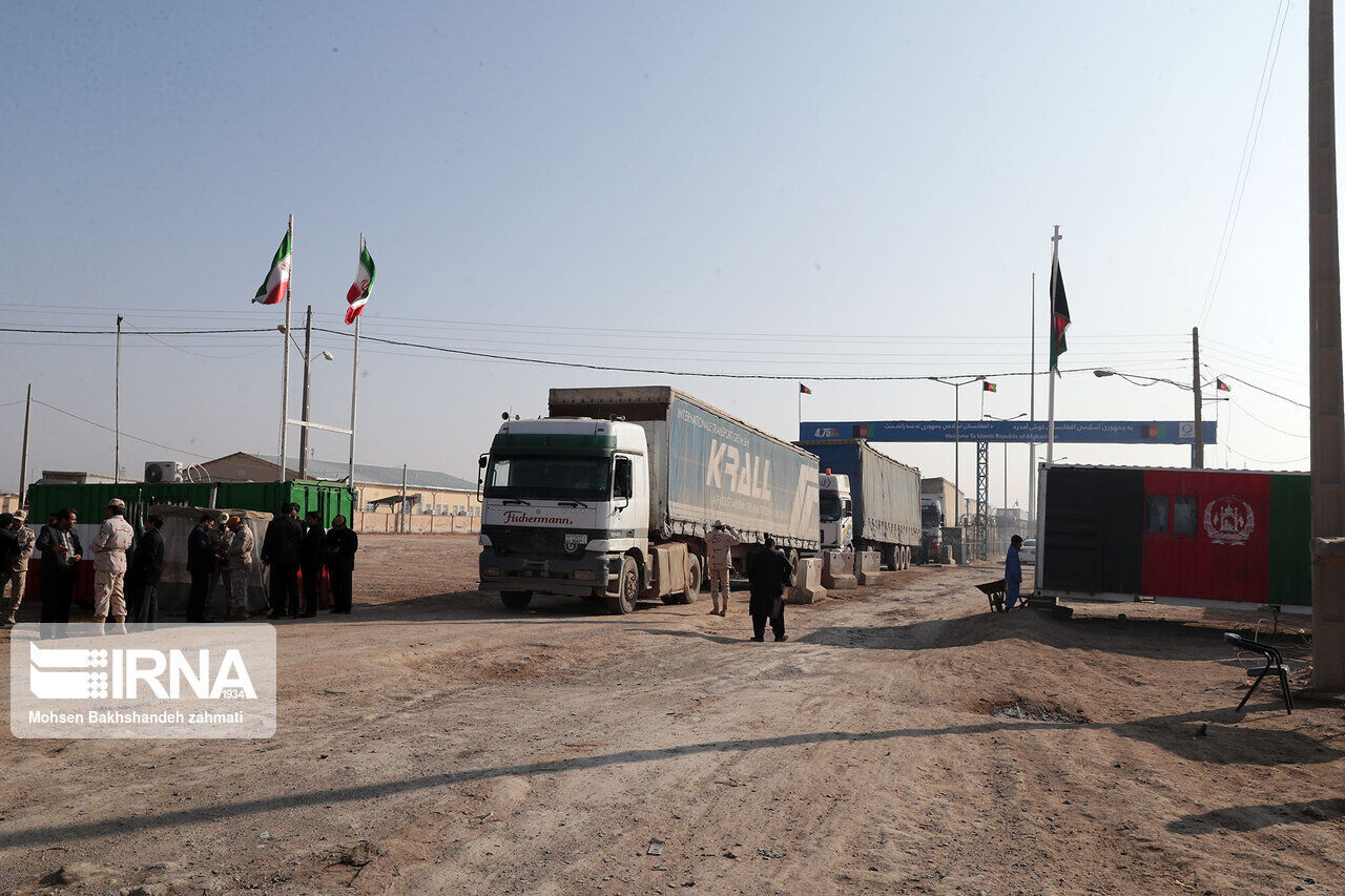 Iranian trucks resume trips to Afghanistan via Dogharoun border