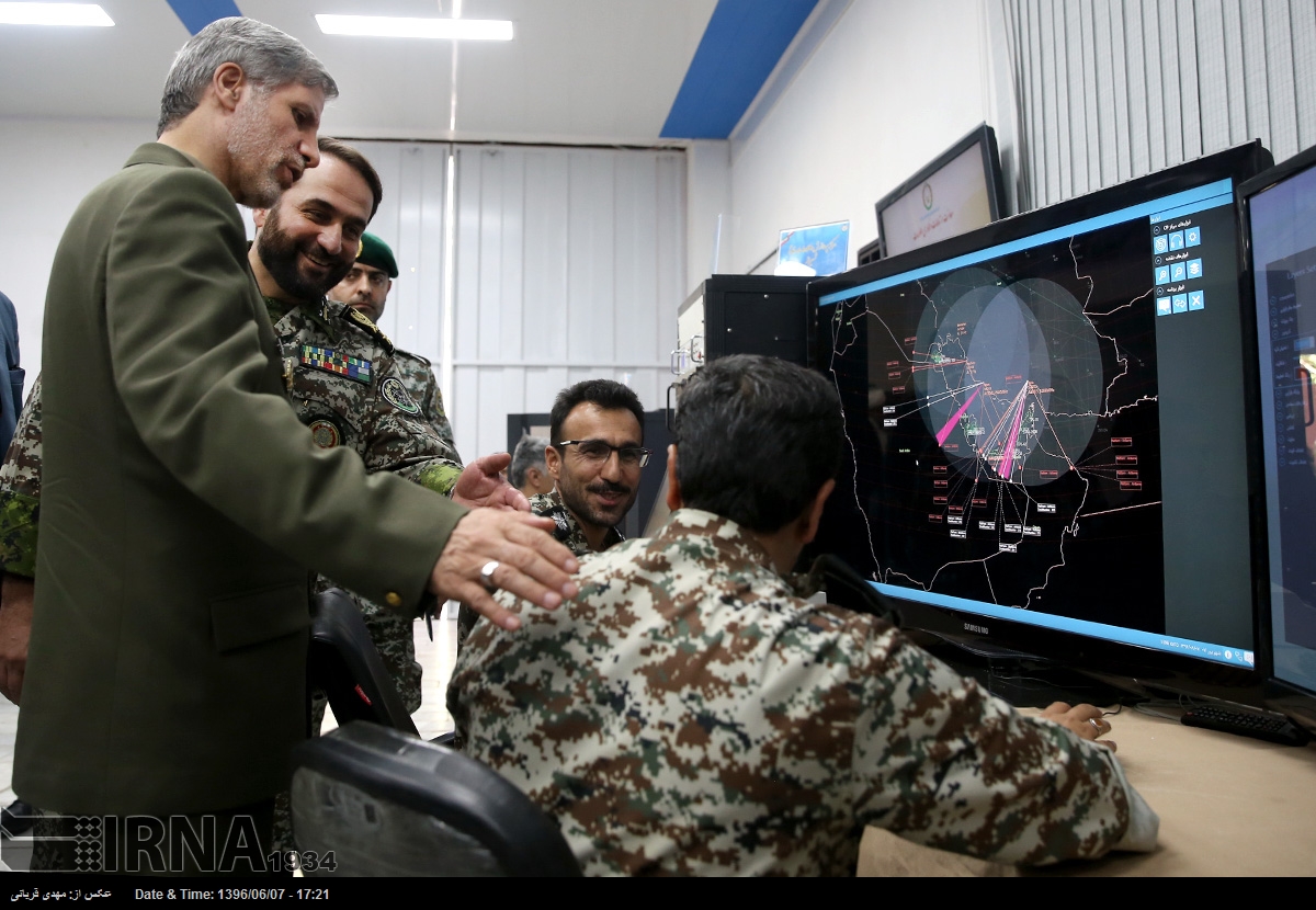 بازدید وزیر دفاع از دست آوردهای بومی قرارگاه پدافند هوایی خاتم الانبیاء (ص)