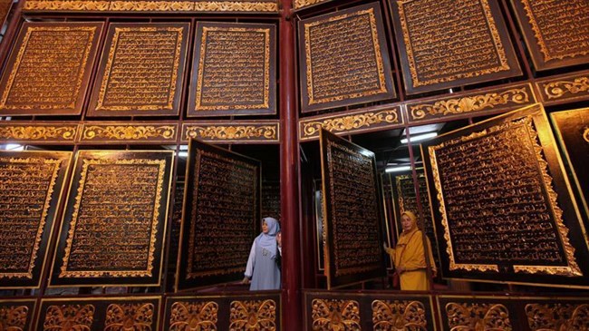 World’s largest wooden Qur’an amazes visitors
