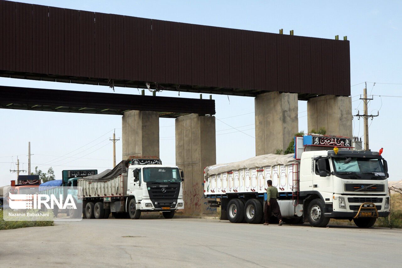 Bazargan border post scene of movements of lorries after 3.5 months shutdown